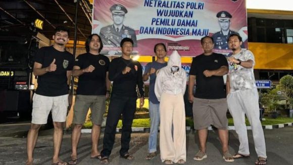 Selebgram Padang dibekuk tim kepolisian usai promosikan situs judi online. (Foto: Istimewa)
