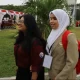 Putri Ariani tampak menggunakan almamater Universitas Gadjah Mada (UGM). (Foto: Istimewa)