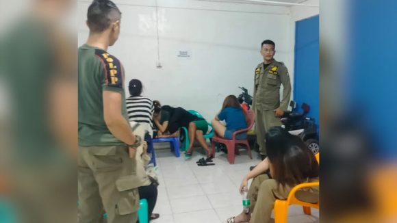 Satpol PP Padang amankan 9 perempuan saat lakukan pengawasan di sejumlah titik. (Foto: Istimewa)
