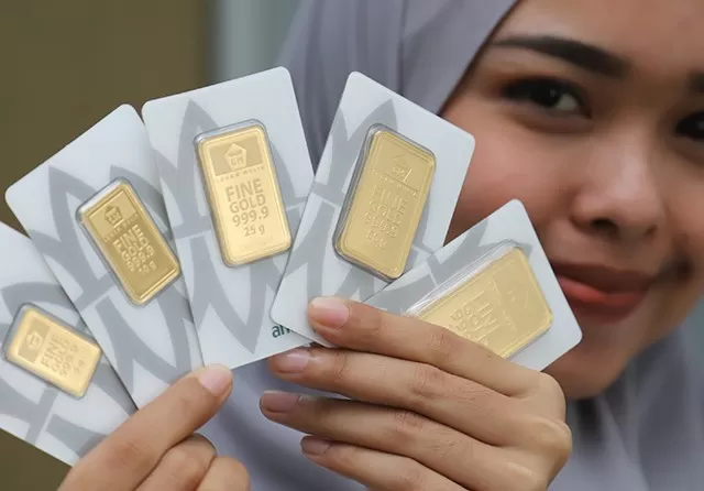 Harga emas hari ini. (Foto: Frizal/Jawapos)