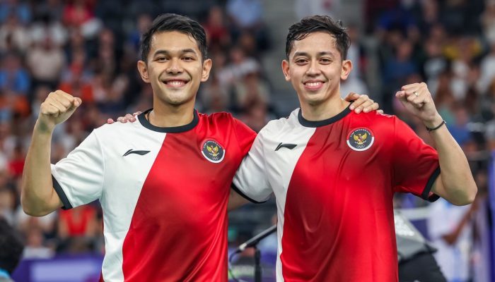 Kalahkan Wakil Tuan Rumah 2 Set Langsung, Fajar/Rian Lolos ke Perempat Final Olimpiade 2024