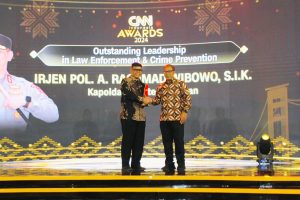 Kapolda Sumsel Terima Penghargaan Bergengsi Diajang CNN Award 2024