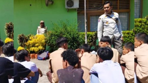 Belasan pelajar SMA dan SMP terjaring razia petugas Satpol PP Padang di sejumlah kawasan saat jam pelajaran sekolah masih berlangsung, Kamis (26/7). Pelajar dibawa ke Mako Satpol PP dan diberi hukuman serta edukasi. (ist)