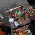 Ilustrasi jajan sembarangan. (Foto: Istimewa)