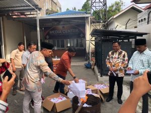 KPU Sumbar Bakar Surat Suara Berlebih Untuk PSU DPD RI