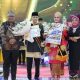 Pasangan Uda Margiono Saputra dan Uni Novia Apriana Nengsih resmi dinobatkan sebagai Duta Wisata Kabupaten Solok Selatan Tahun 2024. (Foto: Istimewa)