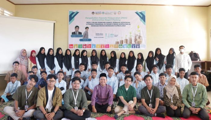UNP Adakan Program Literasi Finansial di SMAN 2 Basa Ampek Balai Tapan
