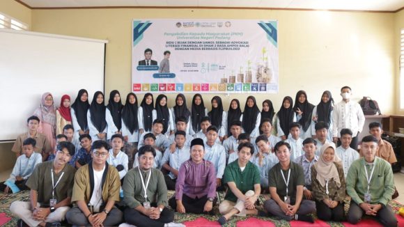 UNP adakan program literasi finansial di SMAN 2 Basa Ampek Balai. (Foto: Istimewa)
