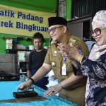 Pelatihan menjahit dan membatik