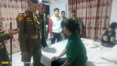 Satpol PP Padang amankan pasangan ilegal/foto ist