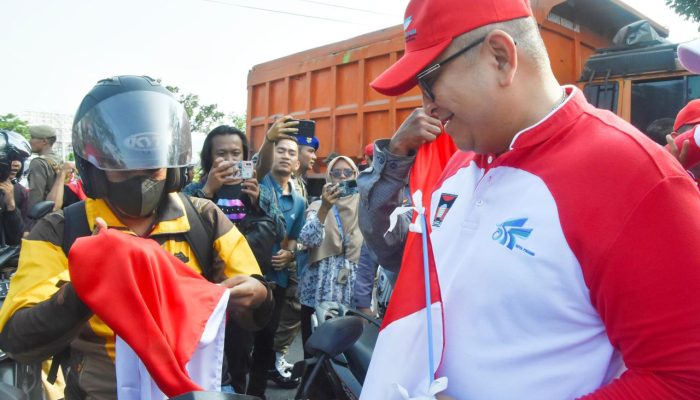 Pj Wako Padang Ajak Warga Kibarkan Bendera 1 Bulan