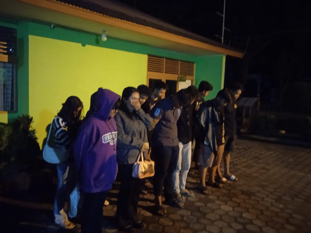 Satpol PP Padang mengamankan 7 lelaki dan 6 perempuan (Foto: Satpol PP Padang)