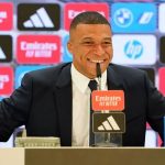 Kylian Mbappe ketika konferensi pers setelah dirinya resmi diperkenalkan sebagai pemain baru dari Real Madrid pada Selasa (16/7). (ist)