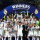 Pemain Real Madrid mengangkat trofi usai memenangi Liga Champions 2023/2024 di Wembley Stadium, London, Inggris. (ist)