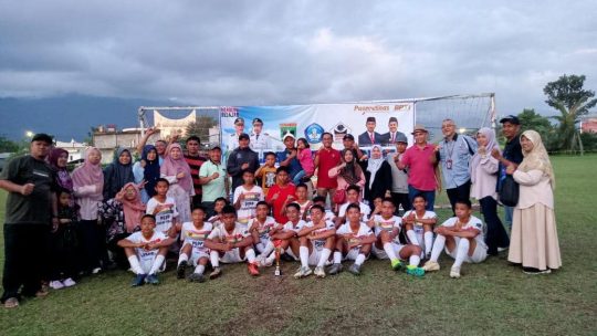 Tim sepakbola SMP N 1 Padang Panjang berhasil menorehkan prestasi gemilang sebagai runner up dalam ajang bergengsi Gala Siswa Indonesia (GSI) Tingkat Provinsi. (Foto: Istimewa)
