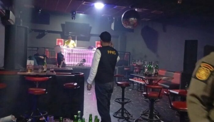 Satpol PP Padang Sikat Kafe Karaoke yang Beroperasi di Luar Jam Ketentuan