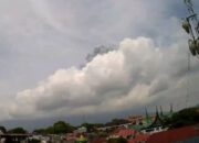 Gunung Marapi kembali Erupsi, Warga Panik, PVMBG Keluarkan Peringatan