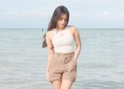 Warganet Memuji Penampilan Fujianti Utami di Pantai Toronipa: ‘Auranya Cerah Banget!’
