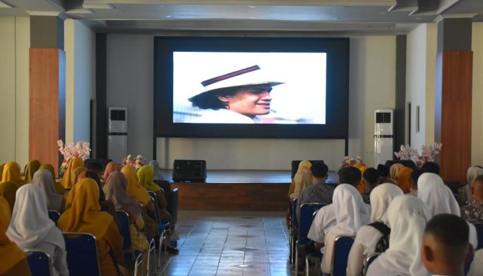 Rangkaian HJK ke-355, Guru dan Siswa SMP se-Kota Padang Nonton dan Bedah Novel Siti Nurbaya