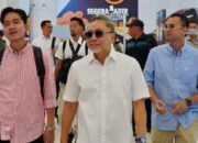 Ribuan Massa Demo di DPRD Jabar, Gibran Asyik Jalan-Jalan Bareng Raffi Ahmad di Bandung