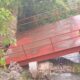 Cuaca buruk di Pariaman sebabkan jembatan ambruk di Desa Kampung Apar. (Foto: Diskominfo)