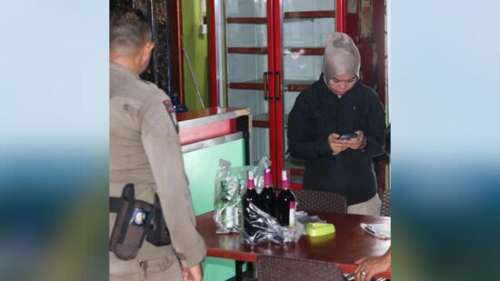 Satpol PP Padang amankan miras disejumlah tempat. (Foto: Istimewa)