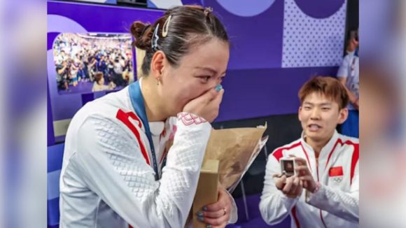 Yaqiong menerima lamaran pernikahan dari Liu Yuchen di Olimpiade Paris 2024. (Foto: Istimewa)