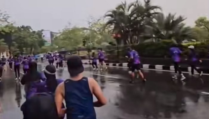 Bertuahpos City Run 2024 Sukses: Ribuan Pelari Tak Gentar Hujan