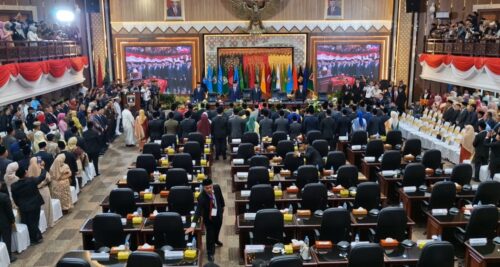 Pelantikan anggota DPRD Sumbar. (Foto: Istimewa)