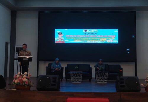 Kadis P3AP2KB Koa Padang Eri Senjaya, saat pengukuhan aktivis PATBM periode 2024-2027 di Gedung Youth Center Bagindo Azizchan, Padang, Kamis (5/8/2024). (ist)