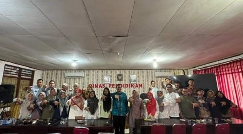 Dinas Pendidikan Kabupaten Dharmasraya menggelar pelatihan Public Speaking di kantor setempat pada Jumat (2/8/2024). (Foto: Istimewa)