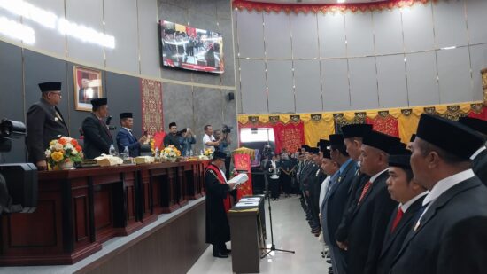Pelantikan Anggota DPRD Kota Padang. (Foto: Istimewa)