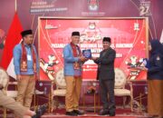 Mahyeldi-Vasko Resmi Mendaftar ke KPU Sumbar