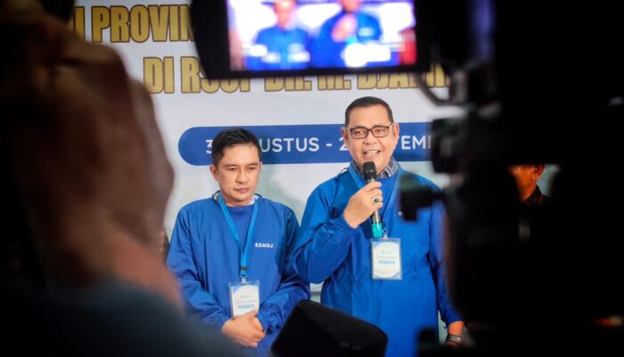 Pasangan Epyardi Asda dan Ekos Albar Tiba di RSUP M Djamil Jalani Tes Kesehatan