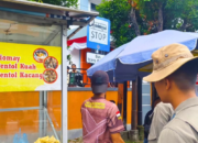Rambu-rambu Halte Trans Padang Terhalang PKL, Satpol PP Tindak Tegas