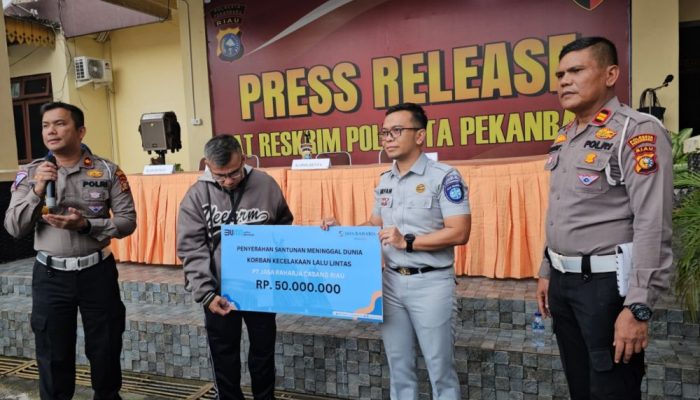Ahli Waris Korban Kecelakaan Maut di Pekanbaru Terima Santunan Rp 50 Juta