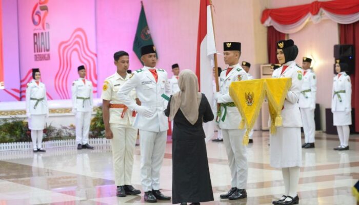 36 Pelajar Resmi Dikukuhkan Sebagai Paskibraka Riau 2024