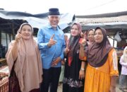 Kampanye Dimulai, Warga Antusias Sambut Mahyeldi di Pasar Kataping