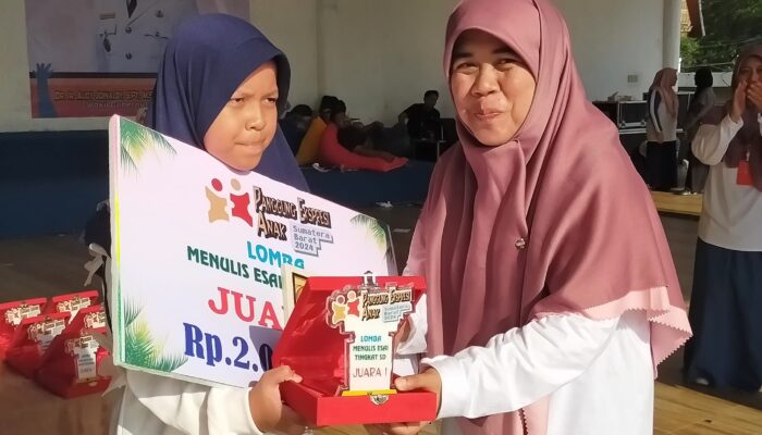Pelajar SD Padang Juara I Lomba Esai, Angkat Isu Sampah Jadi Uang