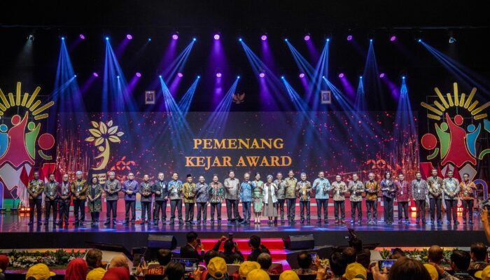 BCA Raih Penghargaan KEJAR Award dari OJK, Komitmen Dukung Literasi Keuangan Generasi Muda