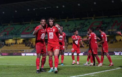 Para pemain Malut United saat meraih kemenangan atas Kedah FC Malaysia dalam laga uji coba di Kedah. (ist)