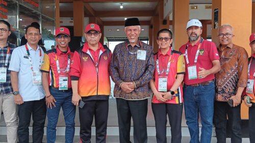 Gubernur Mahyeldi sapa kontingen Sumbar yang berlaga di PON XXI Aceh-Sumut 2024. (Foto: KONI Sumbar)