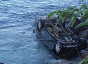 Hilang Kendali, Xenia Terperosok ke Laut di Teluk Nibung Padang