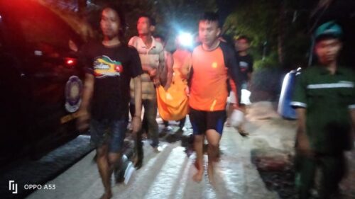 Tim gabungan mengevakuasi korban tenggelam di Sungai di Banda Gadang, Kecamatan Nanggalo, Kamis (5/9). (ist)