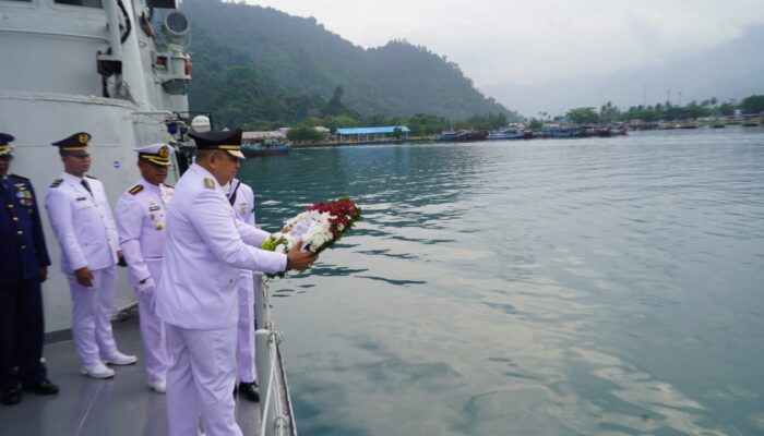 Pimpin Upacara Tabur Bunga di KRI Kala Hitam, Andree: Laut Simbol Kedaulatan Negara