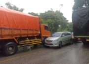 Karena Padatnya Pengawasan di Jalan Licin, Mobil Dinas Bawaslu Sumbar Terlibat Kecelakaan Beruntun