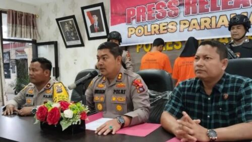 Kapolres Pariaman AKBP Andreanaldo Ademi (tengah) saat jumpa pers terkait kasus eksploitasi terhadap anak perempuan oleh kakak tirinya di Pariaman, Senin. (ist)