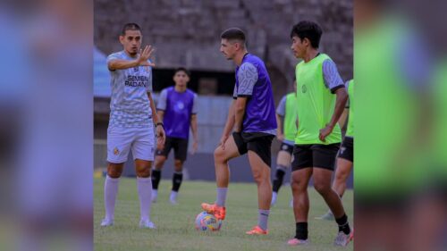 Semen Padang FC saat latihan di Stadion Utama Sumbar. (Foto: Semen Padang FC)