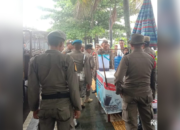 Pedagang di Pantai Cimpago Ditertibkan, Satpol PP Sita Puluhan Kursi dan Meja