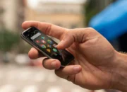 Palm Phone HP Super Kecil, Tahan Air, dan Cocok untuk Pengguna Sederhana